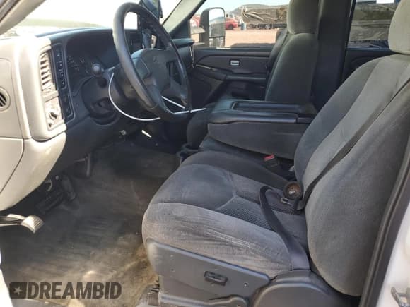 ✅ 2004 Chevrolet Silverado 2500HD LS • VIN: 1GCHK23244F187428 • Lot: 91481195. Wystawiony na Copart z przebiegiem 260 087 mil. Bezpłatny archiwum sprzedaży aukcyjnych z USA i szczegółowy raport historii pojazdu na DreamBid. Zdjęcie 7.