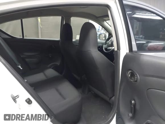 ✅ 2016 Nissan Versa S Plus • VIN: 3N1CN7AP4GL855383 • Lot: 43529284. Wystawiony na IAAI z przebiegiem 104 352 mil. Bezpłatny archiwum sprzedaży aukcyjnych z USA i szczegółowy raport historii pojazdu na DreamBid. Zdjęcie 8.