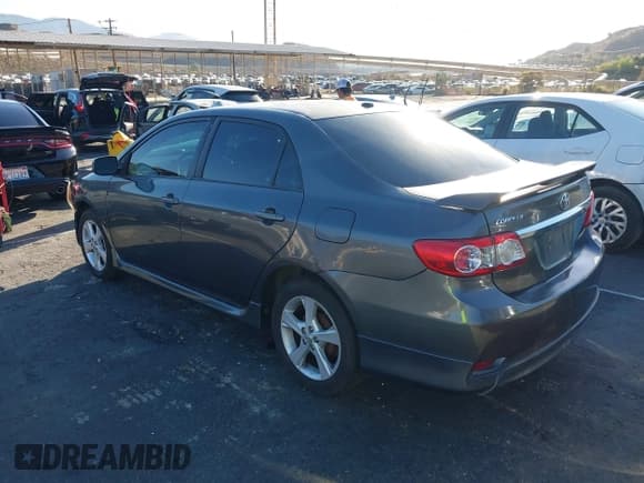 ✅ 2011 Toyota Corolla L • VIN: 2T1BU4EE8BC692879 • Lot: 43373805. Wystawiony na IAAI z przebiegiem Nie podano. Bezpłatny archiwum sprzedaży aukcyjnych z USA i szczegółowy raport historii pojazdu na DreamBid. Zdjęcie 3.