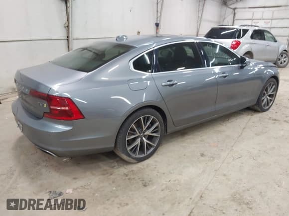 ✅ 2018 Volvo S90 Momentum • VIN: LVY992MK4JP004803 • Лот: 43537065. Опубликован ранее на IAAI с пробегом 119 276 миль. Бесплатный доступ к архиву аукционных продаж из США и подробный отчёт об истории автомобиля на DreamBid. Изображение 4.