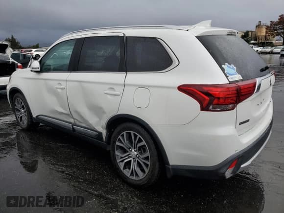 ✅ 2017 Mitsubishi Outlander SE • VIN: JA4AD3A32HZ064948 • Лот: 92685665. Опубликован ранее на Copart с пробегом 157 233 миль. Бесплатный доступ к архиву аукционных продаж из США и подробный отчёт об истории автомобиля на DreamBid. Изображение 2.