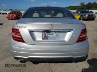 ✅ 2012 Mercedes-Benz C 250 Sport • VIN: WDDGF4HB5CR202901 • Lot: 85271975. Wystawiony na Copart z przebiegiem Nie podano. Bezpłatny archiwum sprzedaży aukcyjnych z USA i szczegółowy raport historii pojazdu na DreamBid. Zdjęcie 6.