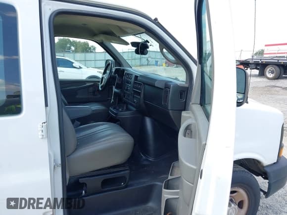 ✅ 2015 Chevrolet Express Cargo • VIN: 1GCWGFCF3F1279861 • Lot: 43224870. Listed on IAAI with 326,491 mi. Free auction sales archive from the USA and detailed vehicle history report at DreamBid. Image 5.
