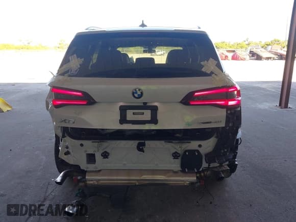 ✅ 2021 BMW X5 sDrive40i • VIN: 5UXCR4C0XM9G78313 • Lot: 43759760. Wystawiony na IAAI z przebiegiem 35 628 mil. Bezpłatny archiwum sprzedaży aukcyjnych z USA i szczegółowy raport historii pojazdu na DreamBid. Zdjęcie 17.