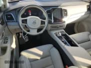 ✅ 2024 Volvo XC90 Ultimate Bright Theme • VIN: YV4062PF7R1170736 • Lot: 84834045. Wystawiony na Copart z przebiegiem 11 946 mil. Bezpłatny archiwum sprzedaży aukcyjnych z USA i szczegółowy raport historii pojazdu na DreamBid. Zdjęcie 8.