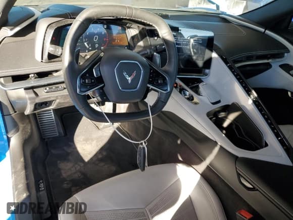 ✅ 2023 Chevrolet Corvette 2LT • VIN: 1G1YB2D47P5109597 • Lot: 91311295. Wystawiony na Copart z przebiegiem 9 665 mil. Bezpłatny archiwum sprzedaży aukcyjnych z USA i szczegółowy raport historii pojazdu na DreamBid. Zdjęcie 9.