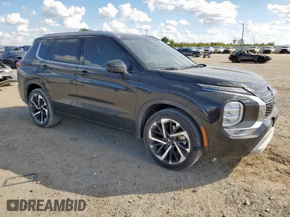 2024 Mitsubishi Outlander SEL with VIN JA4J3WA8XRZ053603, listed as a Copart auction lot 83758295 with 24,901 mi miles and Salvage title. Bid and sale history available at DreamBid. Image 4.