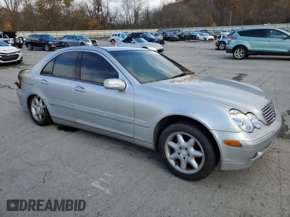 ✅ 2003 Mercedes-Benz C 240 • VIN: WDBRF61J43A470870 • Lot: 92164705. Wystawiony na Copart z przebiegiem Nie podano. Bezpłatny archiwum sprzedaży aukcyjnych z USA i szczegółowy raport historii pojazdu na DreamBid. Zdjęcie 4.