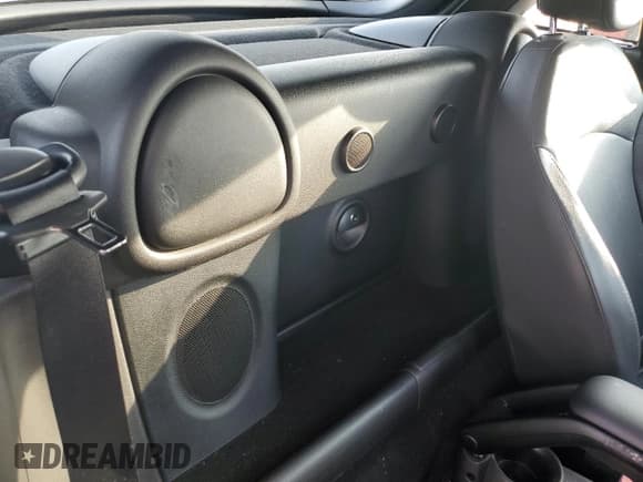 ✅ 2013 MINI Coupe S • VIN: WMWSX3C51DT409008 • Lot: 82781914. Listed on Copart with 122,465 mi. Free auction sales archive from the USA and detailed vehicle history report at DreamBid. Image 10.