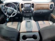 ✅ 2020 Chevrolet Silverado 2500HD High Country • VIN: 1GC4YREY2LF311637 • Lot: 68653285. Wystawiony na Copart z przebiegiem 63 421 mil. Bezpłatny archiwum sprzedaży aukcyjnych z USA i szczegółowy raport historii pojazdu na DreamBid. Zdjęcie 8.