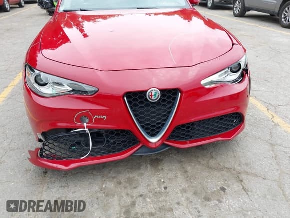 ✅ 2018 Alfa Romeo Giulia Ti Sport • VIN: ZARFAEEN1J7567230 • Lot: 42557668. Listed on IAAI with 54,363 mi. Free auction sales archive from the USA and detailed vehicle history report at DreamBid. Image 6.