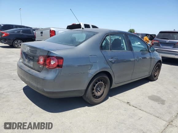 ✅ 2010 Volkswagen Jetta S • VIN: 3VWJZ7AJ3AM041700 • Lot: 61203965. Wystawiony na Copart z przebiegiem 154 595 mil. Bezpłatny archiwum sprzedaży aukcyjnych z USA i szczegółowy raport historii pojazdu na DreamBid. Zdjęcie 3.