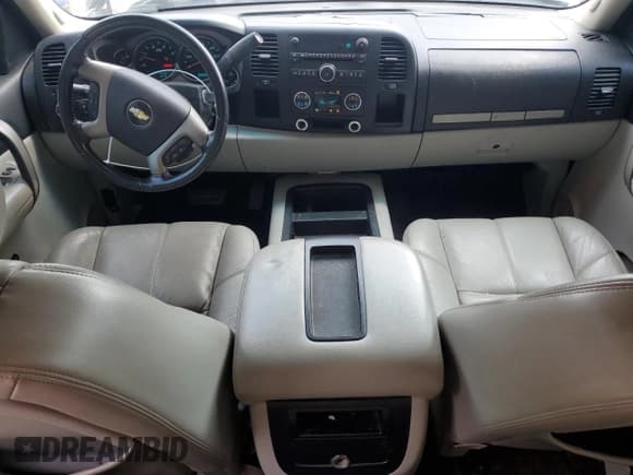 ✅ 2008 Chevrolet Silverado 2500HD 1LT • VIN: 1GCHC23678F179555 • Lot: 59109625. Wystawiony na Copart z przebiegiem 153 341 mil. Bezpłatny archiwum sprzedaży aukcyjnych z USA i szczegółowy raport historii pojazdu na DreamBid. Zdjęcie 8.