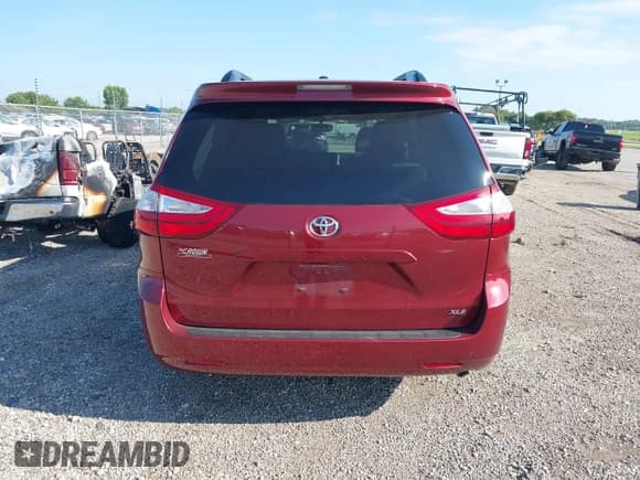 ✅ 2017 Toyota Sienna XLE Auto Access Seat • VIN: 5TDYZ3DC3HS863253 • Лот: 43040685. Опубликован ранее на IAAI с пробегом 132 734 миль. Бесплатный доступ к архиву аукционных продаж из США и подробный отчёт об истории автомобиля на DreamBid. Изображение 16.