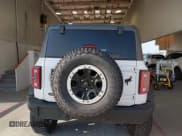 ✅ 2023 Ford Bronco • VIN: 1FMEE5DP9PLB65853 • Lot: 42780611. Wystawiony na IAAI z przebiegiem 30 929 mil. Bezpłatny archiwum sprzedaży aukcyjnych z USA i szczegółowy raport historii pojazdu na DreamBid. Zdjęcie 16.