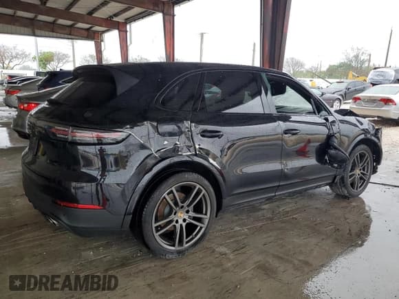 ✅ 2022 Porsche Cayenne S • VIN: WP1AB2AY8NDA31722 • Lot: 71657414. Listed on Copart with 9,074 mi. Free auction sales archive from the USA and detailed vehicle history report at DreamBid. Image 3.