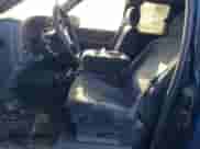 2001 Chevrolet Silverado 1500 LT z VIN 1GCEC19T11Z180375, wystawiony jako Copart lot #84170524 z przebiegiem 180 728 mil mil oraz Szkoda całkowita • Salvage title. Historia ofert i sprzedaży dostępna na DreamBid. Obrazek 7.