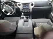 ✅ 2020 Toyota Tundra SR5 • VIN: 5TFDY5F16LX926468 • Lot: 85951825. Wystawiony na Copart z przebiegiem 176 396 mil. Bezpłatny archiwum sprzedaży aukcyjnych z USA i szczegółowy raport historii pojazdu na DreamBid. Zdjęcie 8.