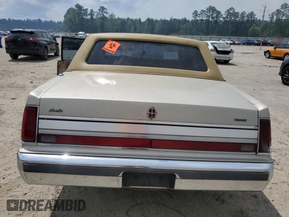 ✅ 1989 Lincoln Town Car • VIN: 1LNBM81F8KY816906 • Lot: 51316715. Wystawiony na Copart z przebiegiem 361 830 mil. Bezpłatny archiwum sprzedaży aukcyjnych z USA i szczegółowy raport historii pojazdu na DreamBid. Zdjęcie 6.