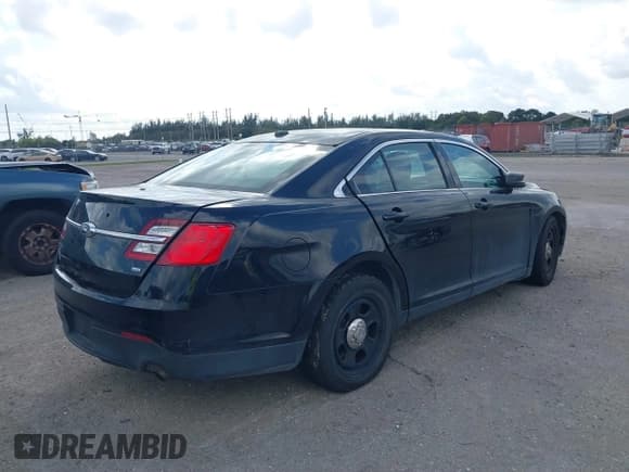 ✅ 2017 Ford Police Interceptor • VIN: 1FAHP2MT7HG103150 • Lot: 41431654. Wystawiony na IAAI z przebiegiem 68 962 mil. Bezpłatny archiwum sprzedaży aukcyjnych z USA i szczegółowy raport historii pojazdu na DreamBid. Zdjęcie 4.