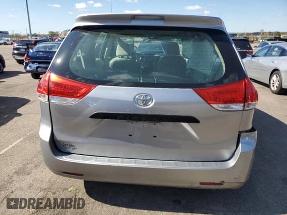 ✅ 2011 Toyota Sienna • VIN: 5TDZK3DC4BS013437 • Lot: 86678515. Listed on Copart with 131,191 mi. Free auction sales archive from the USA and detailed vehicle history report at DreamBid. Image 6.