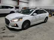 ✅ 2018 Hyundai Sonata SE • VIN: 5NPE24AF1JH645870 • Lot: 93051935. Wystawiony na Copart z przebiegiem 157 420 mil. Bezpłatny archiwum sprzedaży aukcyjnych z USA i szczegółowy raport historii pojazdu na DreamBid. Zdjęcie 1.