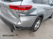✅ 2017 Toyota Highlander Limited • VIN: 5TDDZRFHXHS393913 • Lot: 43388149. Listed on IAAI with 149,357 mi. Free auction sales archive from the USA and detailed vehicle history report at DreamBid. Image 6.