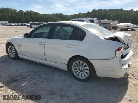 ✅ 2009 BMW 3 Series 328i • VIN: WBAPH73509E126590 • Lot: 87413465. Listed on Copart with 200,218 mi. Free auction sales archive from the USA and detailed vehicle history report at DreamBid. Image 2.
