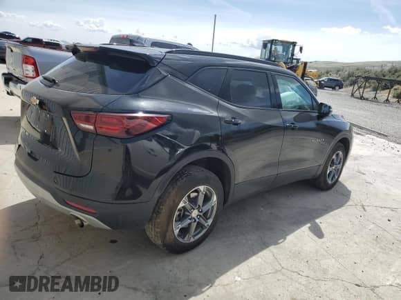 2024 Chevrolet Blazer LT z VIN 3GNKBJR40RS178941, wystawiony jako Copart lot #53538185 z przebiegiem 27 969 mil mil oraz Czysty tytuł • Clean title. Historia ofert i sprzedaży dostępna na DreamBid. Obrazek 3.