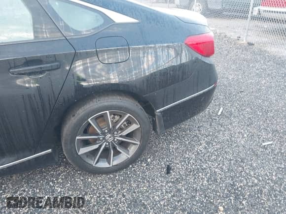 2021 Honda Accord EX-L z VIN 1HGCV1F56MA092756, wystawiony jako IAAI lot #43489233 z przebiegiem 111 126 mil mil oraz . Historia ofert i sprzedaży dostępna na DreamBid. Obrazek 6.