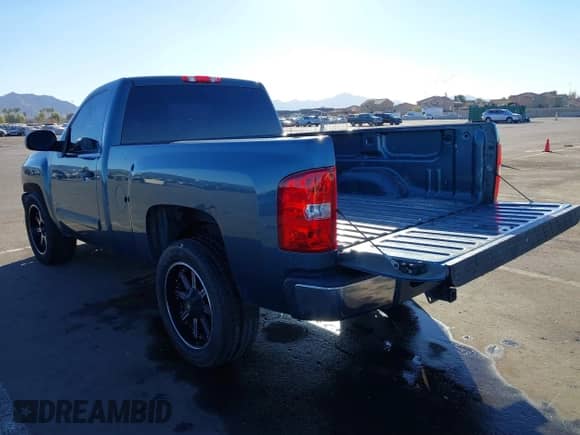 2009 Chevrolet Silverado 1500 LT with VIN 1GCEC24039Z215240, listed as a IAAI auction lot 41308199 with 104,662 mi miles and . Bid and sale history available at DreamBid. Image 3.
