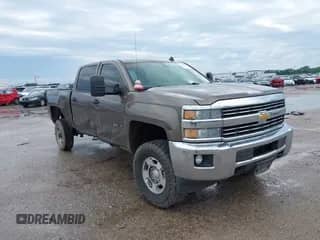 2015 Chevrolet Silverado 2500HD LT z VIN 1GC1KVEG0FF131663, wystawiony jako IAAI lot #42117911 z przebiegiem 144 511 mil mil oraz . Historia ofert i sprzedaży dostępna na DreamBid. Obrazek 1.