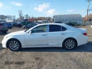✅ 2008 Lexus LS 460 • VIN: JTHBL46F185059865 • Lot: 43605580. Wystawiony na IAAI z przebiegiem 97 507 mil. Bezpłatny archiwum sprzedaży aukcyjnych z USA i szczegółowy raport historii pojazdu na DreamBid. Zdjęcie 14.