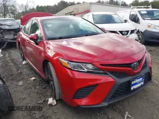 2019 Toyota Camry LE z VIN 4T1B11HK7KU278838, wystawiony jako IAAI lot #41222519 z przebiegiem 49 582 mil mil oraz . Historia ofert i sprzedaży dostępna na DreamBid. Obrazek 1.