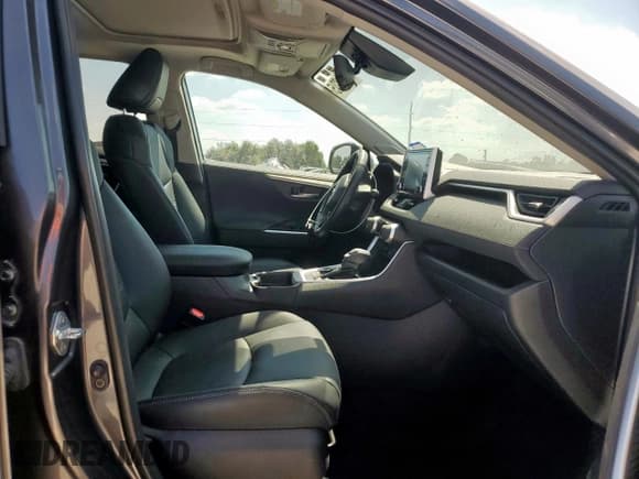 ✅ 2021 Toyota RAV4 Hybrid Limited • VIN: 4T3D6RFV6MU052984 • Lot: 84418245. Listed on Copart with 32,955 mi. Free auction sales archive from the USA and detailed vehicle history report at DreamBid. Image 7.