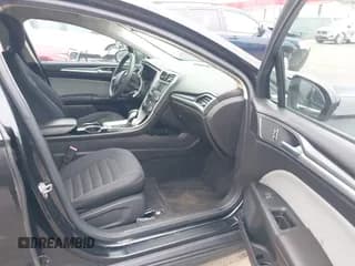 ✅ 2013 Ford Fusion S • VIN: 3FA6P0G70DR319113 • Лот: 43166702. Опубликован ранее на IAAI с пробегом 143 034 миль. Бесплатный доступ к архиву аукционных продаж из США и подробный отчёт об истории автомобиля на DreamBid. Изображение 5.