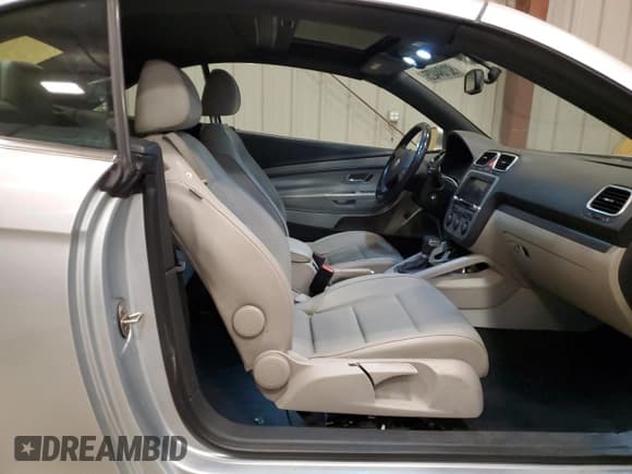 ✅ 2007 Volkswagen Eos 2.0T • VIN: WVWBA71F67V047256 • Lot: 92184425. Listed on Copart with 129,616 mi. Free auction sales archive from the USA and detailed vehicle history report at DreamBid. Image 10.