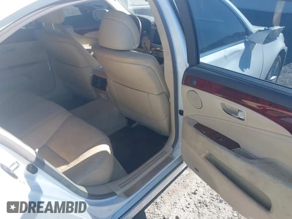 ✅ 2010 Lexus LS 460 L • VIN: JTHGL5EF8A5037431 • Lot: 43668030. Wystawiony na IAAI z przebiegiem 203 305 mil. Bezpłatny archiwum sprzedaży aukcyjnych z USA i szczegółowy raport historii pojazdu na DreamBid. Zdjęcie 8.