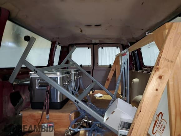 ✅ 1992 Ford Econoline Wagon XL • VIN: 1FBJS31H7NHB27006 • Лот: 83633524. Опубликован ранее на Copart с пробегом 308 837 миль. Бесплатный доступ к архиву аукционных продаж из США и подробный отчёт об истории автомобиля на DreamBid. Изображение 10.