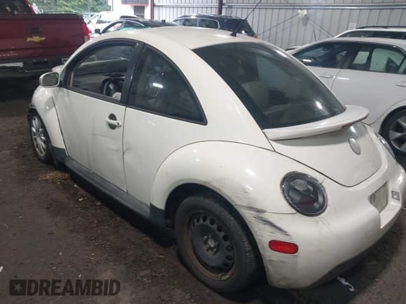 ✅ 2005 Volkswagen Beetle GLS • VIN: 3VWCR31C75M416075 • Lot: 42730759. Listed on IAAI with 107,503 mi. Free auction sales archive from the USA and detailed vehicle history report at DreamBid. Image 3.