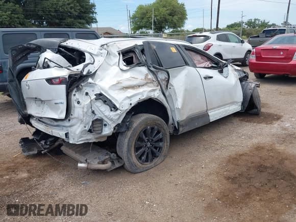 ✅ 2023 Mazda CX-50 S Preferred Plus • VIN: 7MMVABCM3PN122460 • Lot: 42482016. Wystawiony na IAAI z przebiegiem Nie podano. Bezpłatny archiwum sprzedaży aukcyjnych z USA i szczegółowy raport historii pojazdu na DreamBid. Zdjęcie 4.