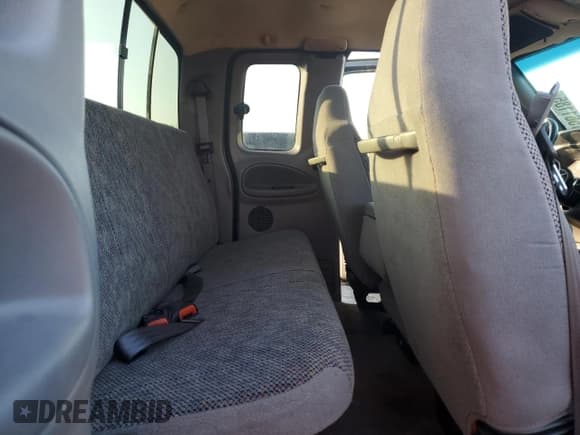 ✅ 2000 Dodge 2500 • VIN: 1B7KF2363YJ135563 • Lot: 81561185. Wystawiony na Copart z przebiegiem 248 411 mil. Bezpłatny archiwum sprzedaży aukcyjnych z USA i szczegółowy raport historii pojazdu na DreamBid. Zdjęcie 10.