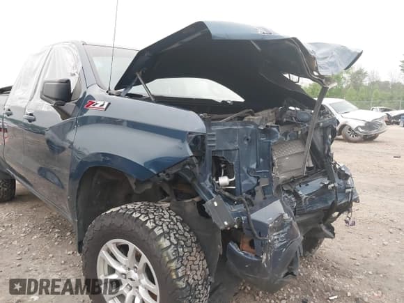 ✅ 2019 Chevrolet Silverado 1500 RST • VIN: 1GCRYEED4KZ366647 • Lot: 42381480. Wystawiony na IAAI z przebiegiem 66 245 mil. Bezpłatny archiwum sprzedaży aukcyjnych z USA i szczegółowy raport historii pojazdu na DreamBid. Zdjęcie 17.