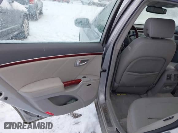 2006 Hyundai Azera SE z VIN KMHFC46F46A093575, wystawiony jako IAAI lot #41259753 z przebiegiem 164 453 mil mil oraz . Historia ofert i sprzedaży dostępna na DreamBid. Obrazek 8.