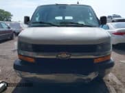 ✅ 2019 Chevrolet Express Passenger LT • VIN: 1GAZGPFG7K1201240 • Lot: 42419677. Wystawiony na IAAI z przebiegiem 190 781 mil. Bezpłatny archiwum sprzedaży aukcyjnych z USA i szczegółowy raport historii pojazdu na DreamBid. Zdjęcie 13.