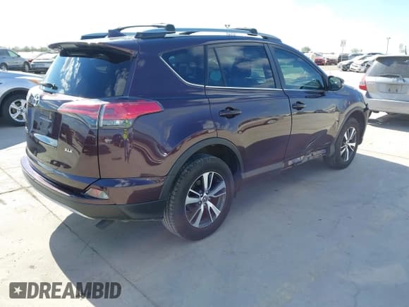 ✅ 2018 Toyota RAV4 XLE • VIN: 2T3WFREV7JW433779 • Lot: 43486563. Wystawiony na IAAI z przebiegiem 200 016 mil. Bezpłatny archiwum sprzedaży aukcyjnych z USA i szczegółowy raport historii pojazdu na DreamBid. Zdjęcie 4.