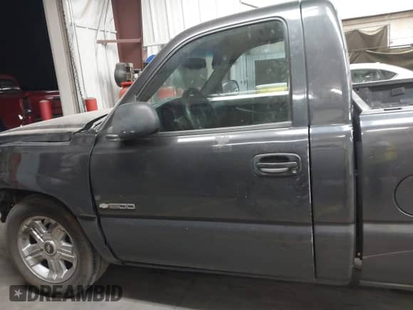 2004 Chevrolet Silverado 1500 Work Truck z VIN 1GCEC14X24Z263232, wystawiony jako IAAI lot #41720611 z przebiegiem 272 921 mil mil oraz . Historia ofert i sprzedaży dostępna na DreamBid. Obrazek 14.