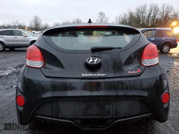 ✅ 2015 Hyundai Veloster Turbo • VIN: KMHTC6AE1FU237546 • Lot: 84928164. Wystawiony na Copart z przebiegiem 83 372 mil. Bezpłatny archiwum sprzedaży aukcyjnych z USA i szczegółowy raport historii pojazdu na DreamBid. Zdjęcie 6.