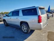 ✅ 2017 Chevrolet Suburban LT • VIN: 1GNSCHKC6HR157505 • Лот: 92344065. Опубликован ранее на Copart с пробегом 153 215 миль. Бесплатный доступ к архиву аукционных продаж из США и подробный отчёт об истории автомобиля на DreamBid. Изображение 2.