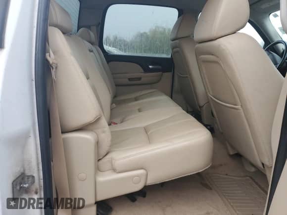 2008 Chevrolet Silverado 3500HD DRW LTZ с VIN 1GCJK33618F206520, выставлен на аукционе Copart как лот 77017104 с пробегом 132 687 миль миль и Списание • Salvage title. История ставок и продаж доступна на DreamBid. Изображение 10.